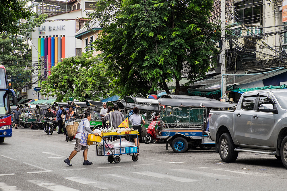 Pak Khlong Talat Flower Market vendors Bangkok Thailand