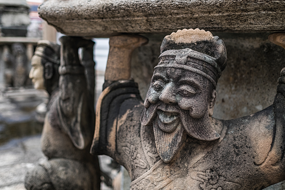 Wat Pho fountain statues Bangkok Thailand