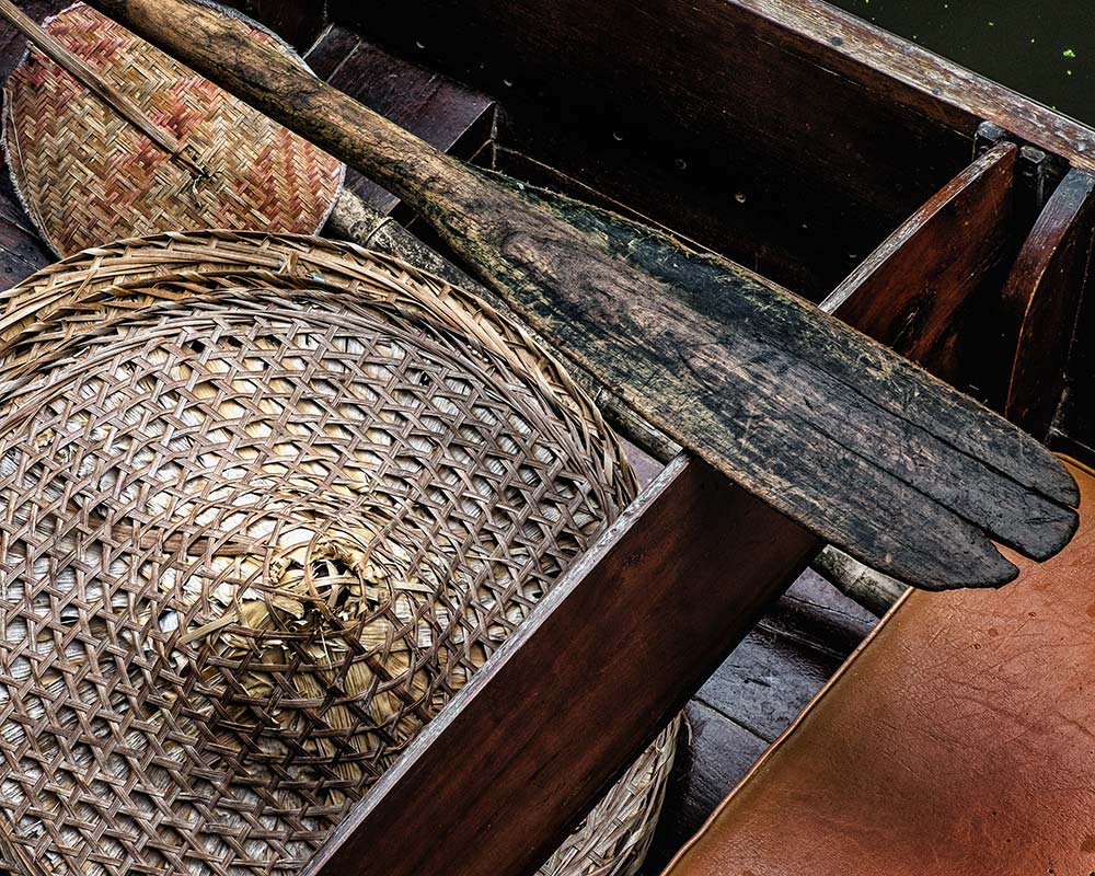 Damnoen Saduak floating market boat oars Bangkok Thailand